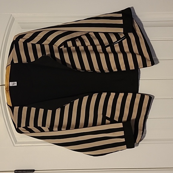 Reversible, Silky & Light Striped Blazer - Picture 3 of 7